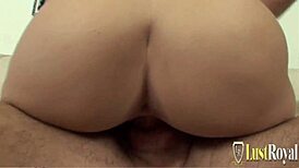 性感黑发妹光溜无毛骚逼生插狂干