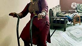 Indian Desi Bhabhi Interacts With Gym Boys in Homemade Scene