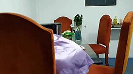 Levantei E Fui Fazer O Café Na Cozinha Feliz