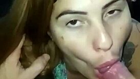 aqui nao tem beijinho, eu acordo ele com uma chupada gostosa no pau grande