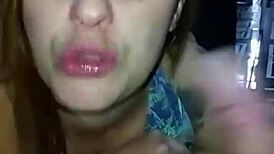 aqui nao tem beijinho, eu acordo ele com uma chupada gostosa no pau grande