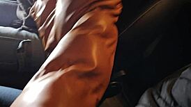 La Chica De La Librería Me Quita El Condón En El Auto