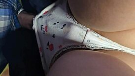 陌生人鸡巴滑进我内裤日本地铁震惊裙底插入拥挤火车！