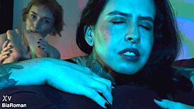 巨乳安慰室友男友