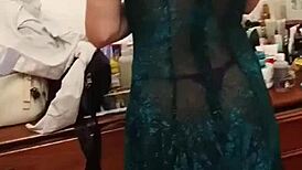 Cuando mi novia se va de casa yo pongo a mi suegra a chupar mi polla y me la foll� hasta por el culo