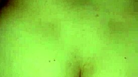 largando dentro de su vagina mojada en un creampie casero con amateurs.