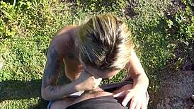 Loira Caiu de Boca em Foda na Trilha da Praia - Barbara Alves