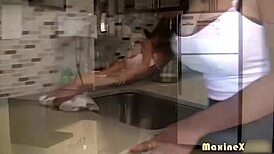 Camille Black假屌骑Maxine X屁股大骚穴舔高潮！