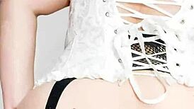 Madrastra Anal Slut Masturbates with Hijastro During Virtual Sex