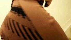 Horny cougar sara jay shakes it in lingerie while riding