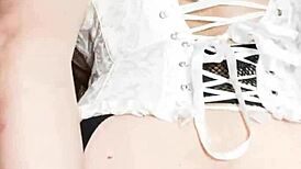 Madrastra Anal Slut Masturbates with Hijastro During Virtual Sex