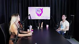 The blonde felt hot and took off her clothes after the guest said he freed a woman in the swing house. It was a glamorous see-through moment with Brazilian swingers.