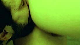 辣妹爱浴室湿逼被狂插猛干！