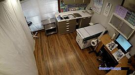 Trump These Bitches In Prison! Donna Leigh Spreading Ass!