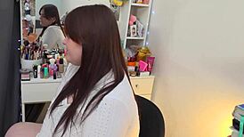 Curvy MILF turns on from backstage spying