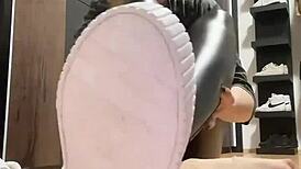 足控世界皮革尼龙袜妹子诱惑