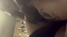 猛捅她骚屄直插肠子深处