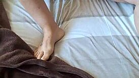 Sesso veloce con il mio amante vicino di casa mentre mio marito riposa