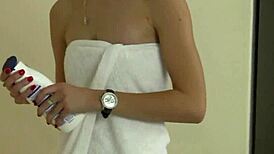 想看这红发妹扣光逼独玩吗