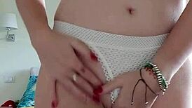 18+牙套嫩妹自慰粉嫩骚逼