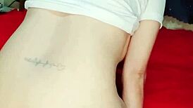 可爱妹子深插假屌玩得爽翻