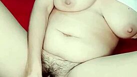 可爱妹子深插假屌玩得爽翻