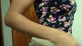 me masturbatin till squirt and wet my pants