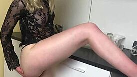 Blonde Hottie Spreads Legs Wide