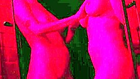 Sexo Lesbico Entre Duas Gostosas No Chuveiro