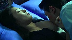 隐藏摄像头捕捉激烈韩国亚洲性爱场景，带有微妙间谍元素在电影续集