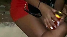 巴西骚女公共场合露逼秀