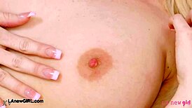 i feel so confident showing my cute blonde body