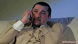 莉亚缺钱太急穿内衣丝袜屈服调教支配