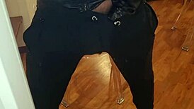 Arrapato E Sexy Tutto Nudo Con Solo Giubbotto Di Pelle Addosso Sborrata E Gemiti