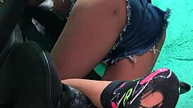 No cusinho da loirinha infio o braso todo sex toy