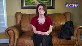 Skinny ginger ravyn rubs her shaved pussy with magic wand