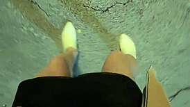 人妖婷萱穿高跟鞋社区花园暴露！