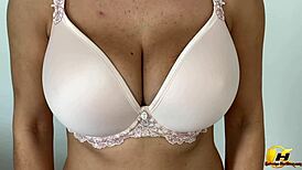 amateur milf bounces huge natural tits in slow motion showing nipples clearly