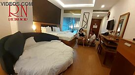 He poured drink into navel and licked pussy of naked college slut in dorm 😋