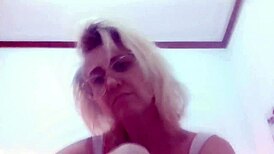 Stella Still Chupando As Próprias Tetas Quentes Macias Deliciosas Full On Red