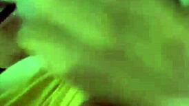 美女拉丁妹俱乐部前自慰享受