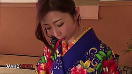 Seductive Kimono-Clad MILF Ayumi Shinoda Gives Intense Blowjob!