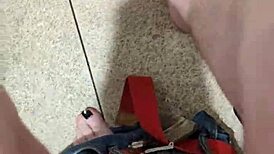 公共厕所脱光猛撸自慰超刺激