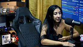 did ruan check if renatinha mello was panty-less? so sexy in this podcast!