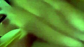 美女拉丁妹俱乐部前自慰享受