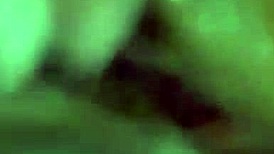 美女拉丁妹俱乐部前自慰享受