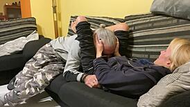 Hey, watch this amateur couple's passionate home sex, petite blonde licking and getting creampied in doggystyle 😍