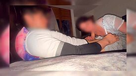 Madrastra Encuentra A Su Hijastro Masturbandose En Su Cuarto El Celular Se Queda Grabando Todo Señora Milf Mexicana Video Casero