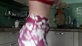 Horny amateur pees in sexy gym pants at the gym.