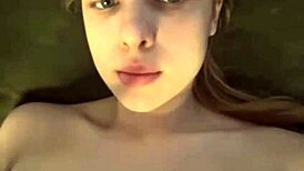 大屁股坐脸上同时手指逼